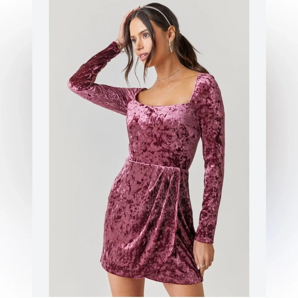 NWT Francesca’s Velvet Dress Red Medium Square Neck Long Sleeve Romantic Hoco - Picture 1 of 10